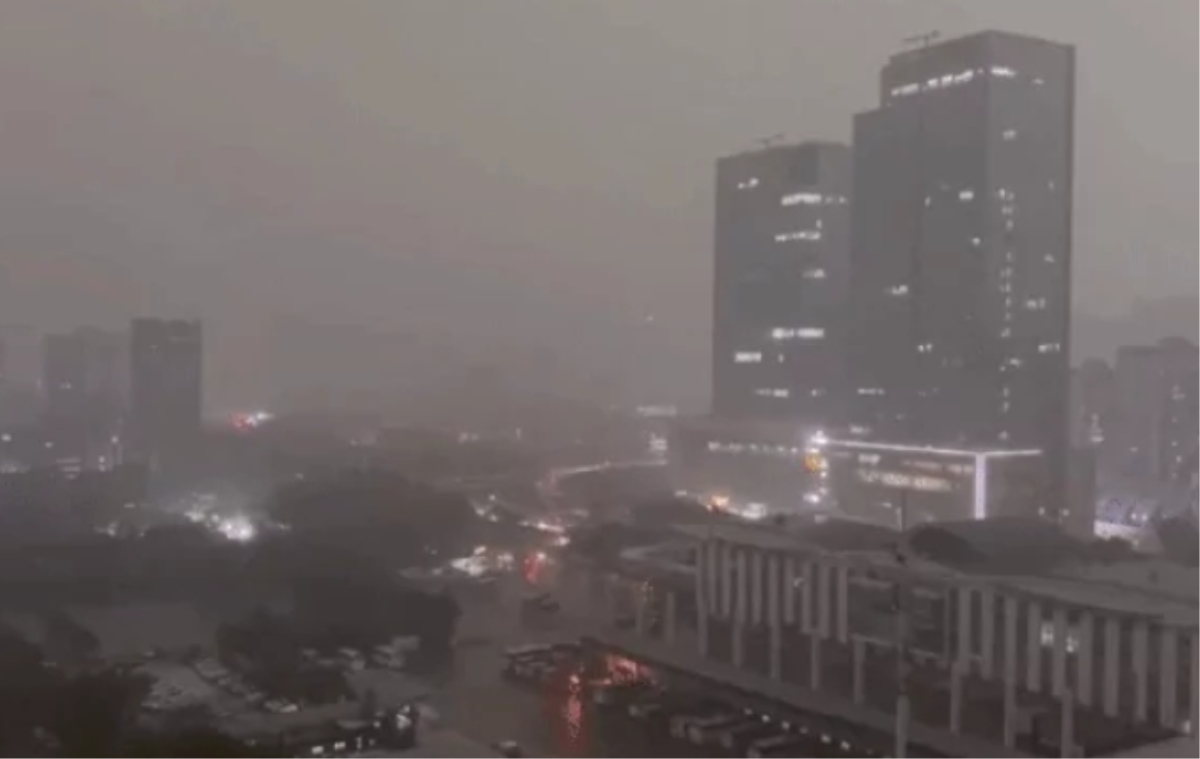 Lốc xoáy càn quét một thành phố Trung Quốc, 5 người chết và 33 người bị thương