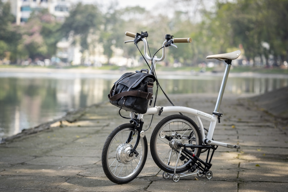Thợ Việt 'phù phép' xe đạp gấp Brompton thành xe điện độc nhất vô nhị