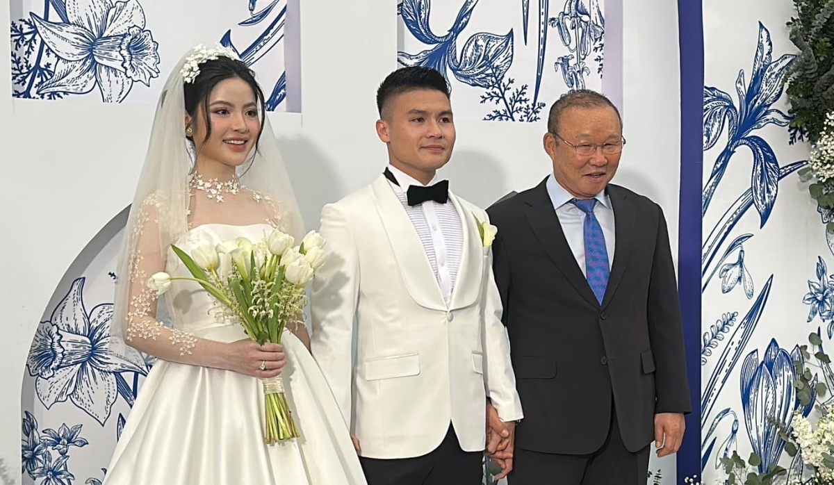 HLV Troussier không tham dự, ông Park Hang Seo đến mừng đám cưới Quang Hải
