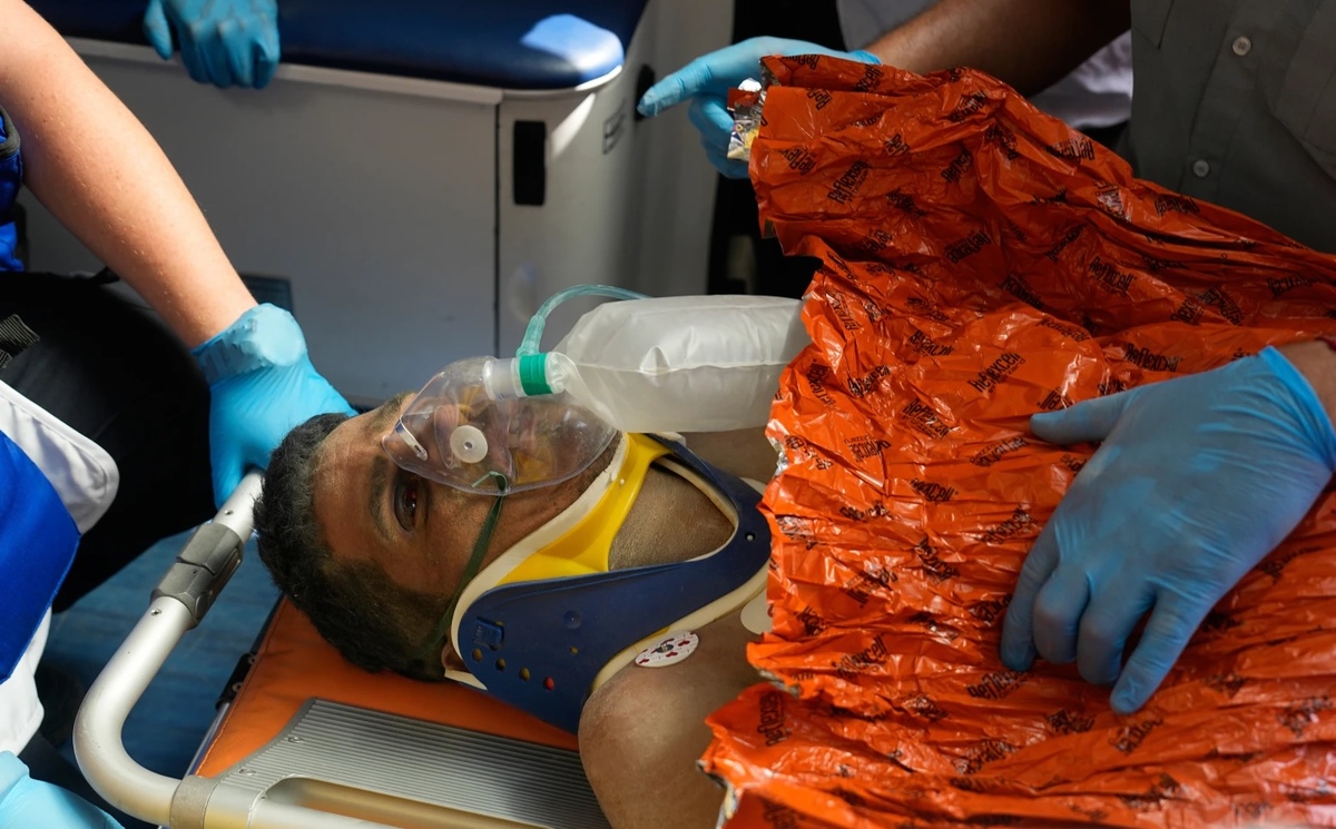 Người đàn ông Venezuela sống sót kỳ diệu sau 8 ngày mắc kẹt dưới đống đổ nát