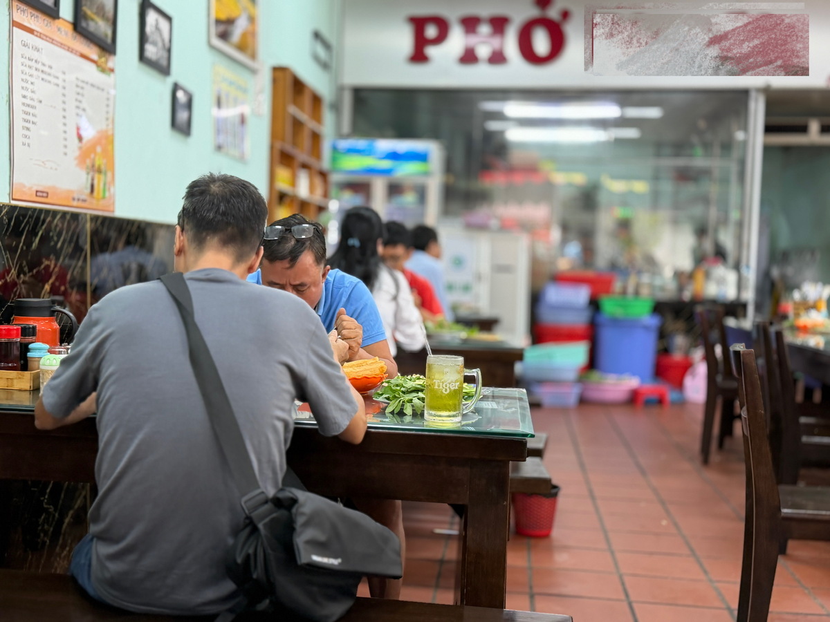 Tô phở ‘cố thủ’ giá 50.000 đồng: Giá xăng thực sự chiếm bao nhiêu?