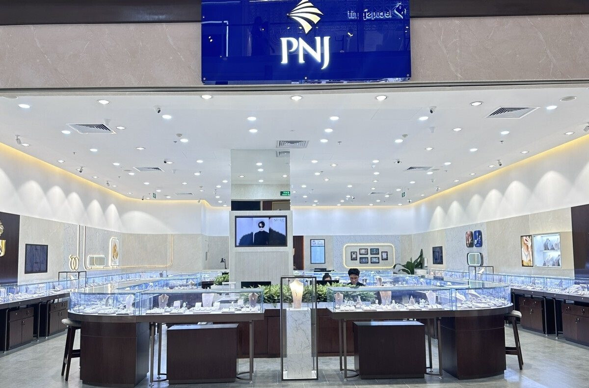 Phiên thứ hai liên tiếp cổ phiếu PNJ bị bán tháo, giá nằm sàn