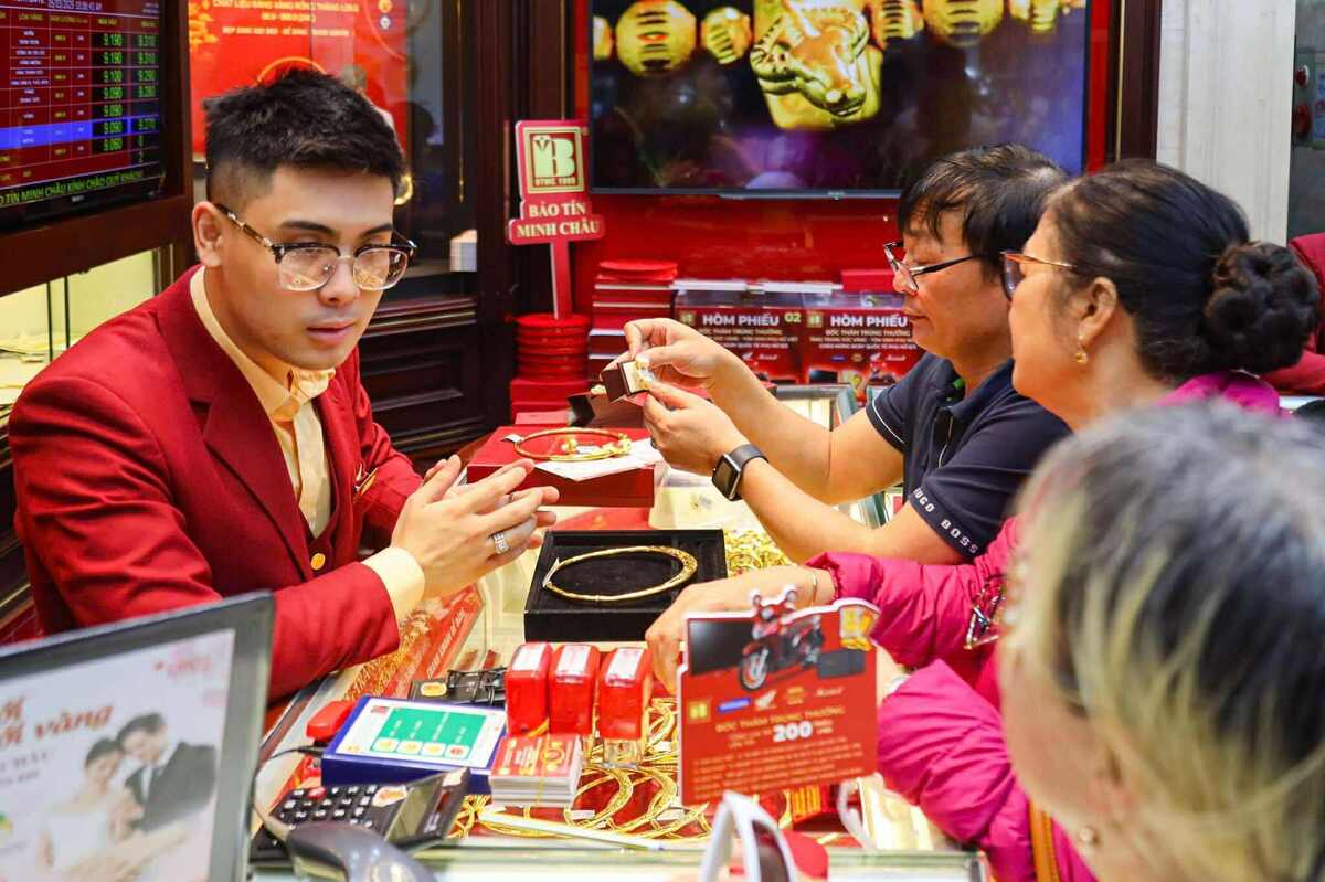 Giá vàng hôm nay 14/7: Lao dốc, về sát 4.000 USD/ounce