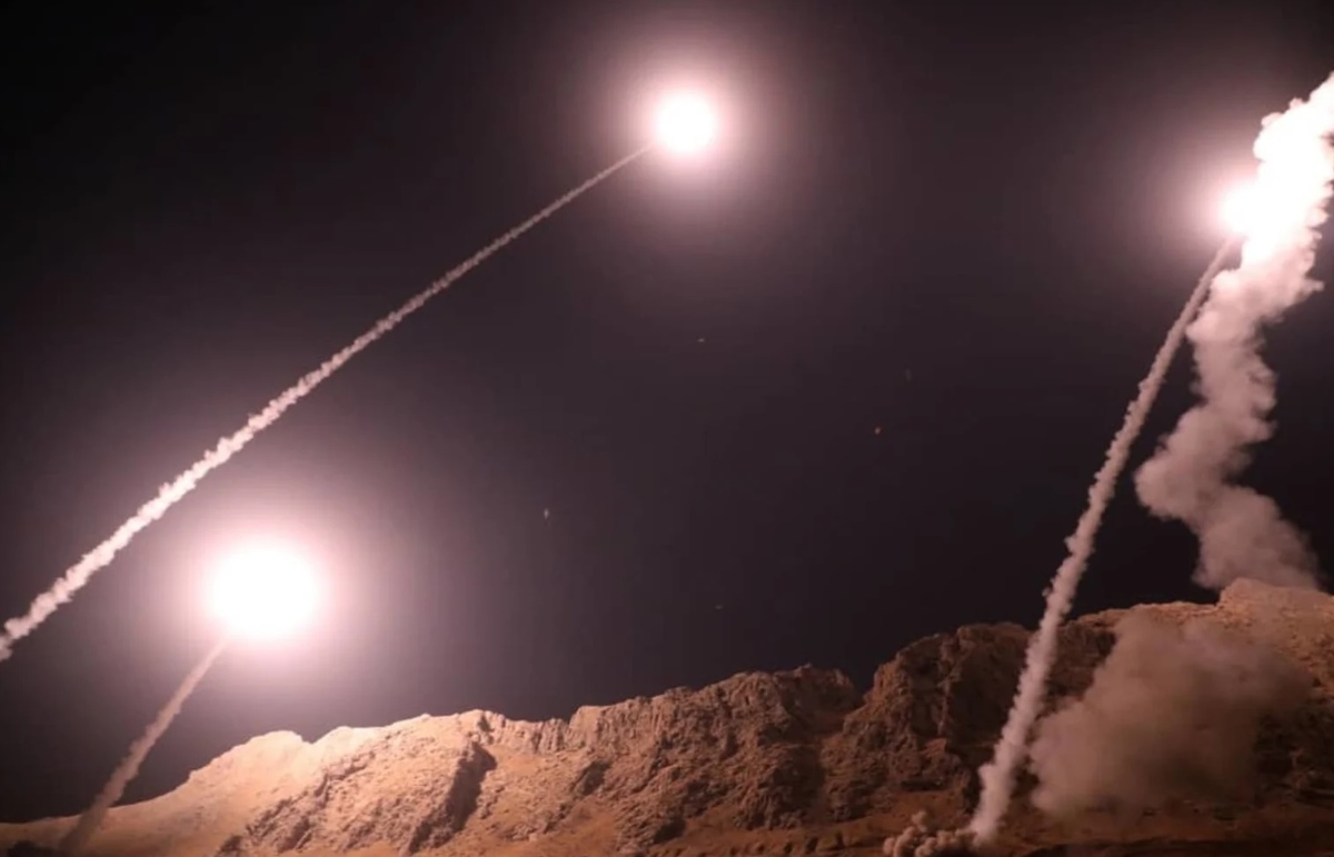 Khoảnh khắc tên lửa Iran xuyên lưới Patriot, đánh trúng căn cứ Jordan