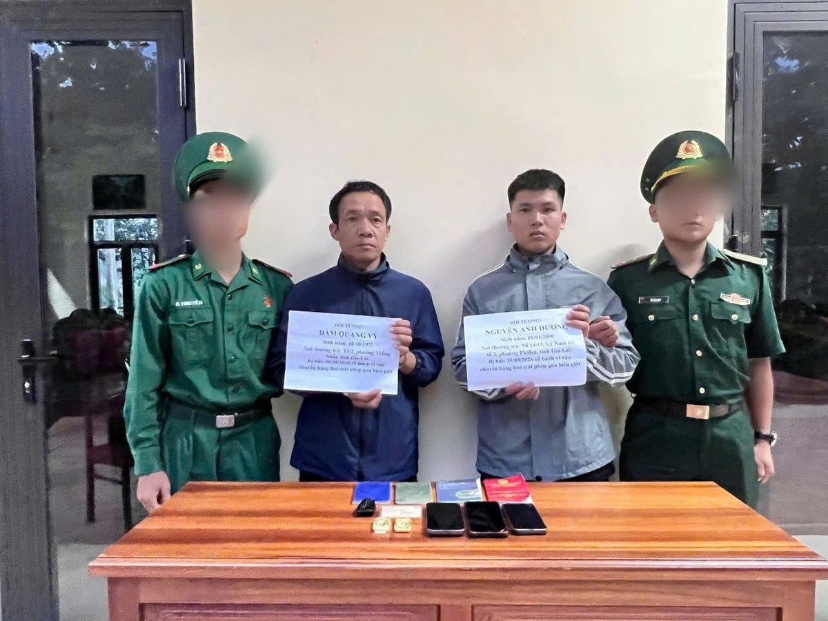 Khởi tố 2 kẻ vận chuyển trái phép hơn nửa ký vàng từ Lào về Việt Nam