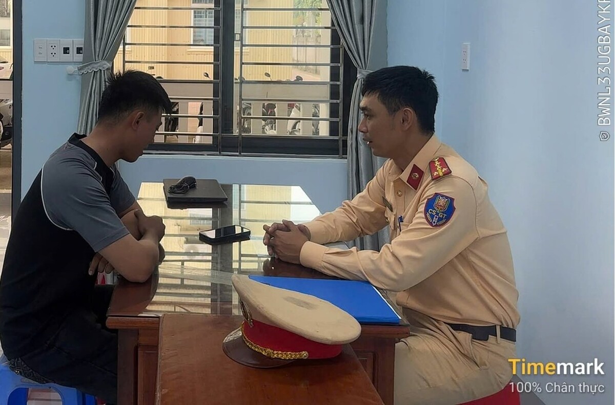 Tài xế xe tải vượt ẩu, tông gãy gác chắn đường sắt ở Quảng Ngãi