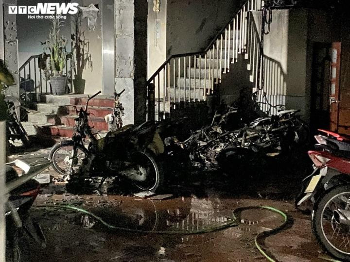 Đốt xe máy làm 6 người thương vong ở Hà Nội