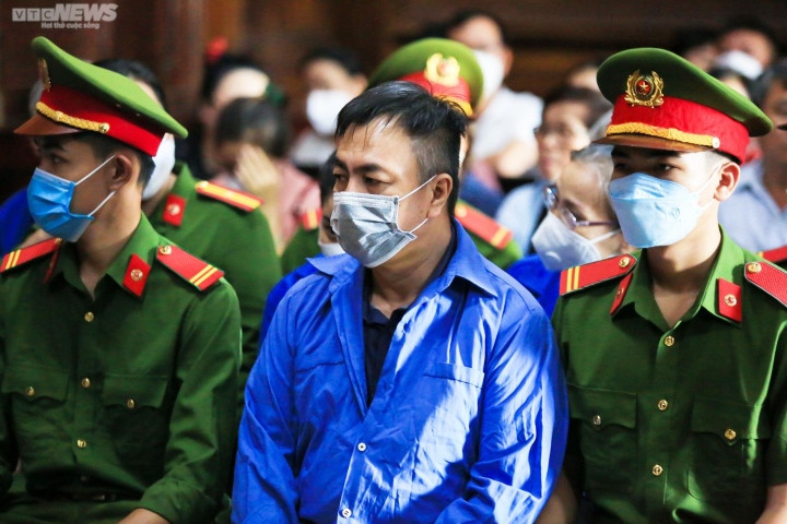 Xét xử cựu Giám đốc Bệnh viện Mắt TP.HCM và đồng phạm