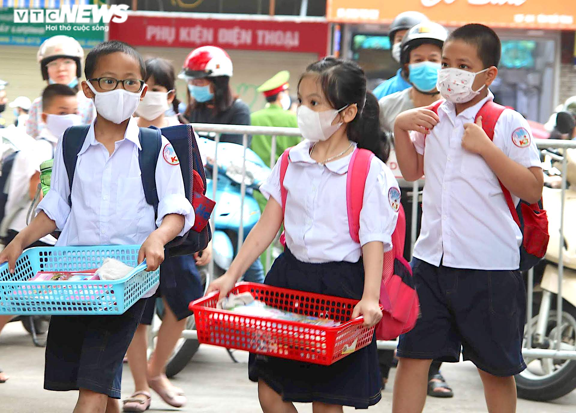 Cần cho trẻ đến trường sớm, tránh ảnh hưởng thể chất, tinh thần