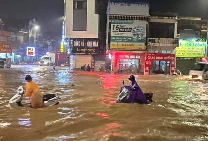 Bão số 3 đổ bộ, mưa lớn ở Quảng Ninh, Hải Phòng