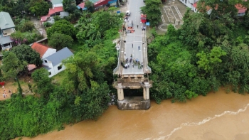 Sập cầu Phong Châu, Phú Thọ
