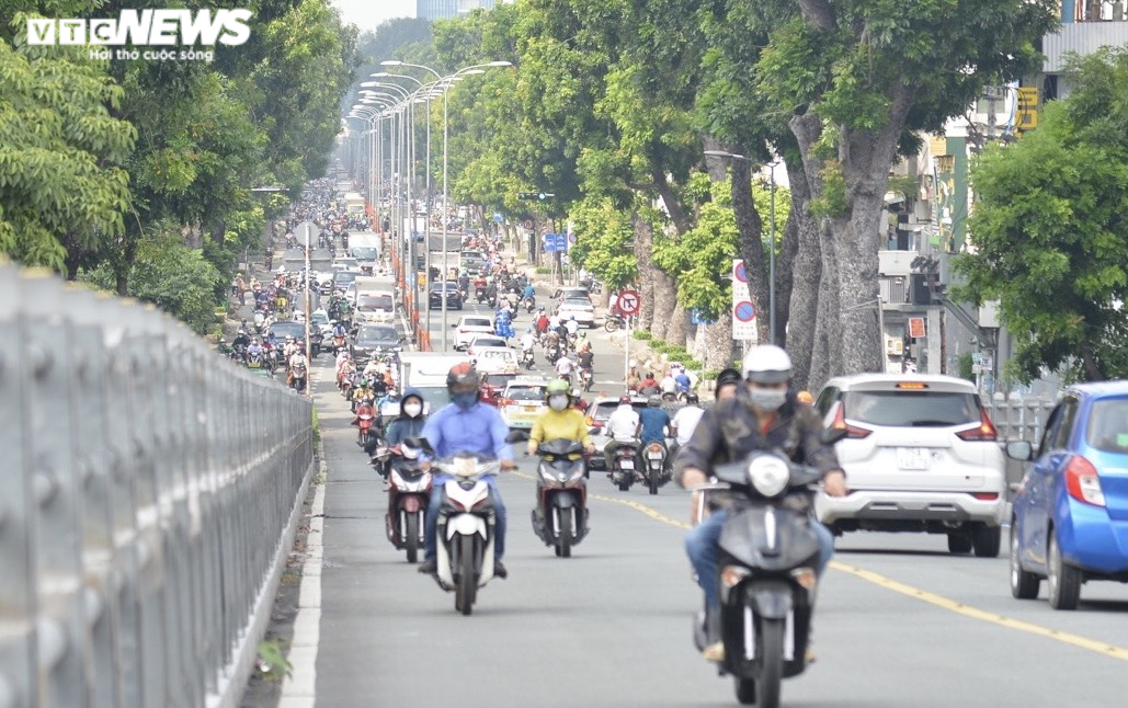 TP.HCM mở cửa trở lại, bước vào 'bình thường mới'