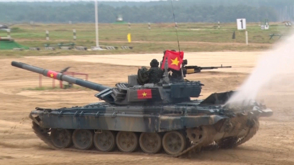 Giải đua xe tăng hành tiến Army Games 2022