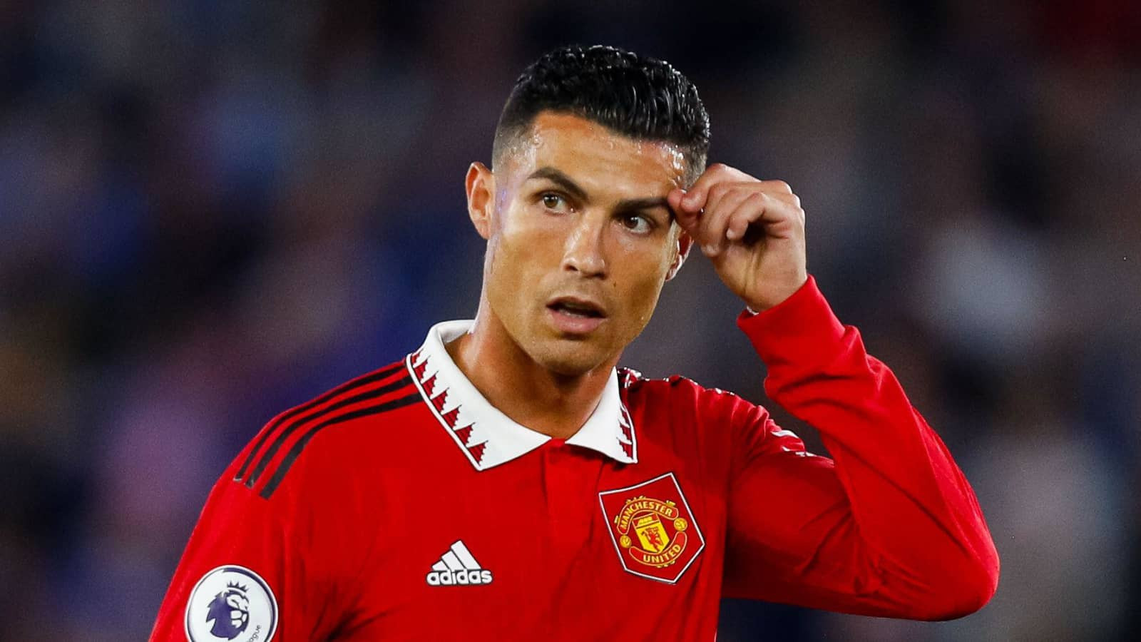 Ronaldo công khai chỉ trích, thanh lý hợp đồng với Man Utd
