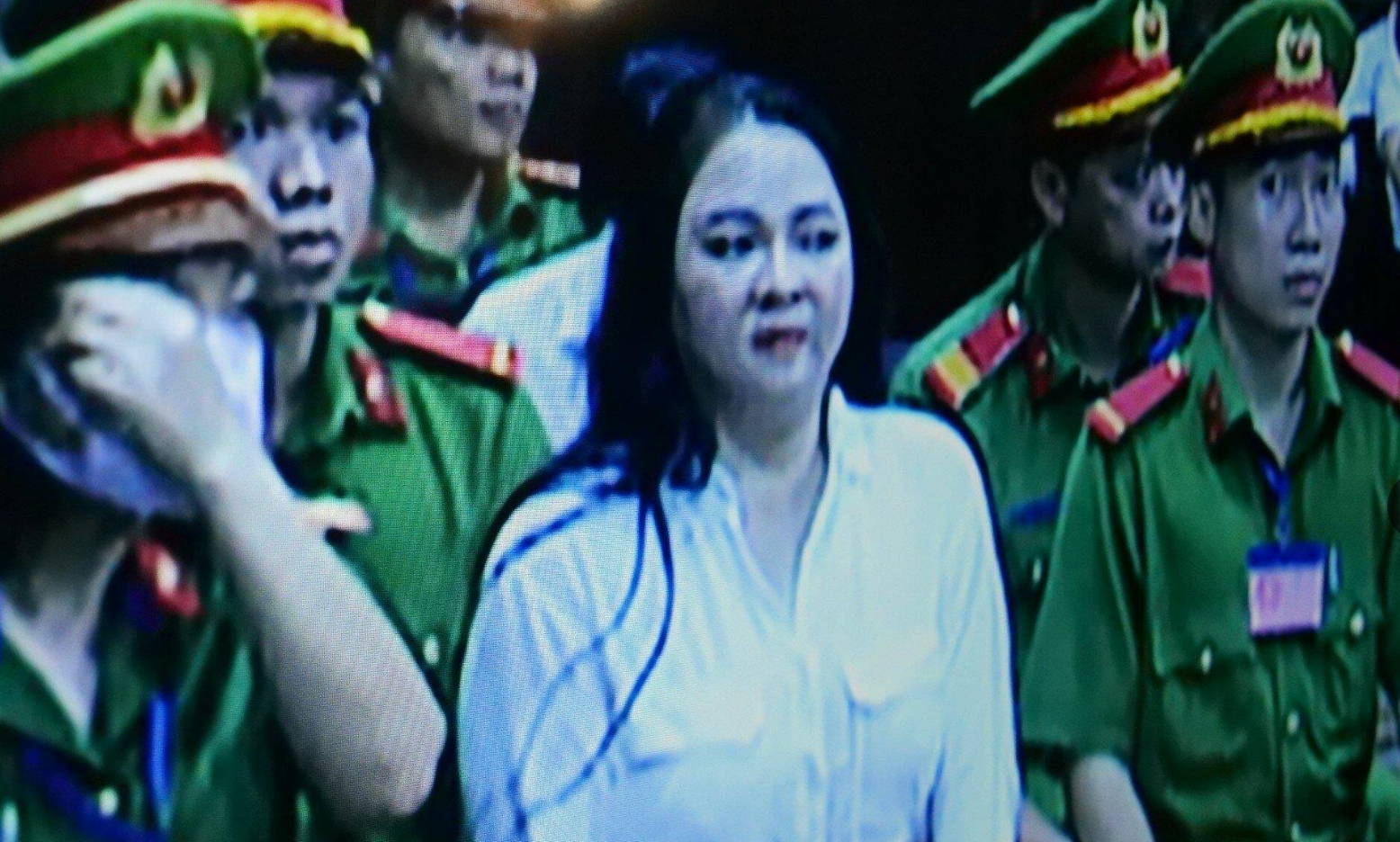 Xét xử Nguyễn Phương Hằng