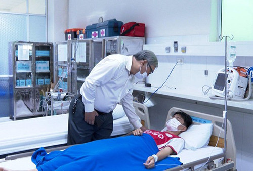 Hàng trăm học sinh iSchool Nha Trang ngộ độc, 1 em tử vong