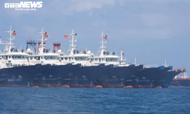 Tàu Trung Quốc neo bất thường ở đá Ba Đầu