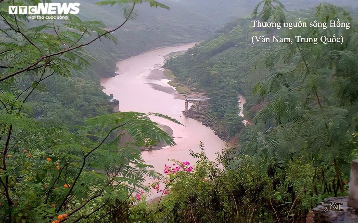 Sông Hồng-sông Mẹ và những ẩn họa chực chờ