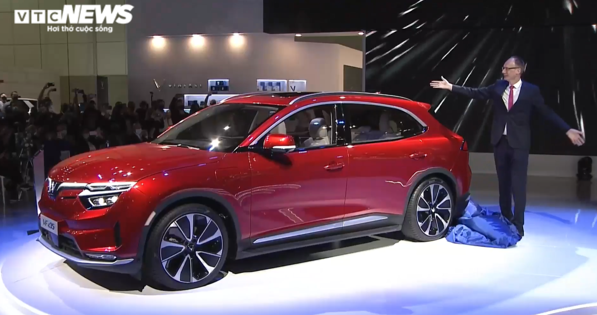 VinFast ra mắt bộ đôi xe điện VF e35 và VF e36 tại Mỹ