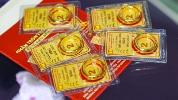 Giá vàng đạt mốc 100 triệu đồng/lượng, cao nhất lịch sử