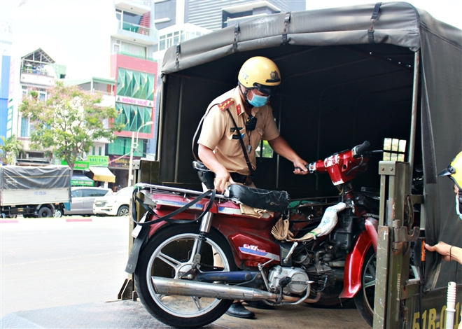 CSGT TP.HCM kiên quyết dẹp nạn xe 'thây ma'