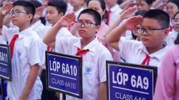 Miễn học phí nhưng còn phụ phí