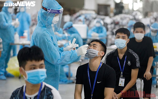 TP.HCM căng mình chống dịch