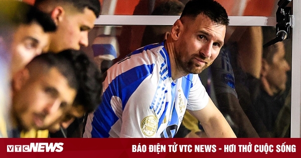 Lionel Messi khóc nức nở, rời sân do chấn thương