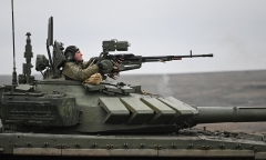 Đàm phán an ninh bế tắc, Nga tập trận xe tăng sát Ukraine