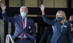 74 triệu người Mỹ đi bầu sớm, ông Biden bỏ phiếu ở quê nhà Delaware