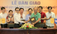 Bầu Hiển tặng đội bóng cho CLB Phú Thọ: Có thể có những thỏa thuận ngầm