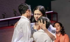Phản ứng bất ngờ của mẹ khi con trai lớn tuyên bố: ‘Con không thích em’