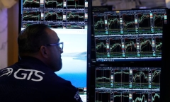 Chứng khoán Mỹ lao dốc: Dow Jones mất gần 400 điểm, S&P 500 thấp nhất 6 tháng
