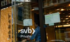 Công ty mẹ của ngân hàng SVB xem xét phá sản