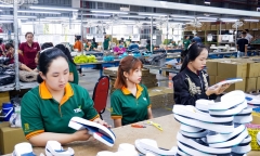 Doanh nghiệp tìm mọi cách cứu công nhân khỏi cảnh thất nghiệp