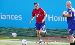 Đòi ra đi bất thành, Messi lần đầu tập lại cùng đồng đội Barca