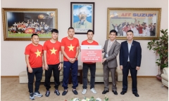 Apec Group trao thưởng 5,4 tỷ đồng cho đội tuyển quốc gia Việt Nam