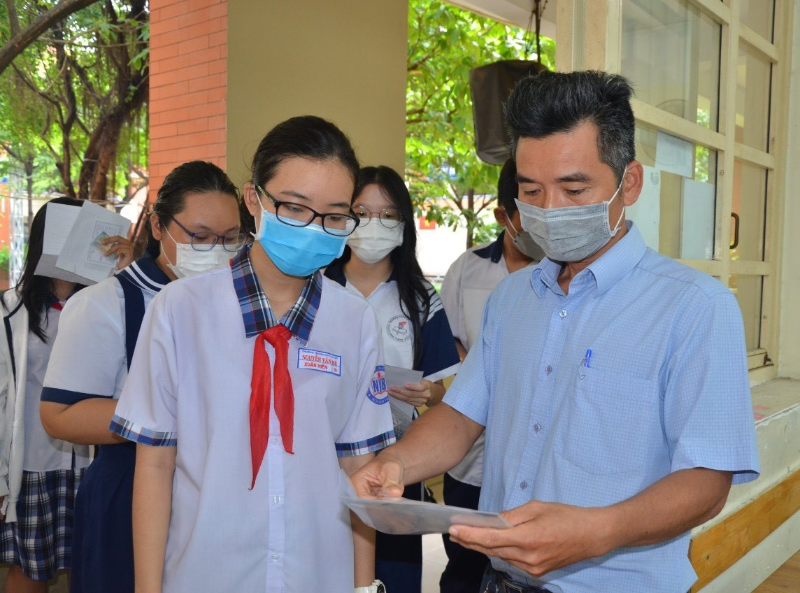 Vì sao Hà Nội, TP.HCM không bỏ thi vào lớp 10? 