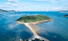 Con đường xuyên biển tự nhiên nối hòn đảo hoang sơ với đất liền ở Phú Yên