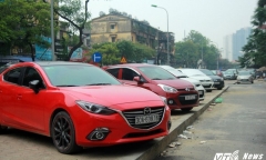 Công an xử lý bãi xe lậu lớn nhất Thủ đô, tài xế hốt hoảng lái xe bỏ chạy