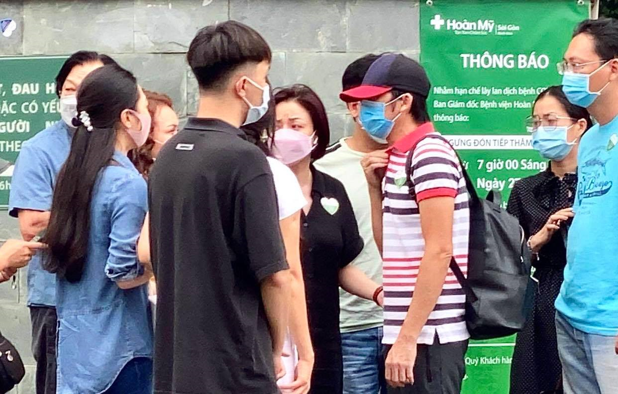 Viếng Chí Tài, ca sĩ Hà Phương góp 50 nghìn USD vào quỹ từ thiện mang tên ông