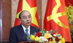Nguyên Chủ tịch nước Nguyễn Xuân Phúc bàn giao công tác