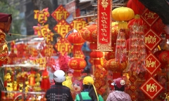 Mình ăn Tết hay Tết 'ăn' mình?