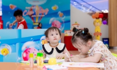 Không khí vui tươi gắn kết gia đình tại các trung tâm thương mại dịp 1/6