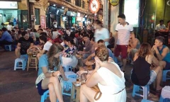 22h đã say mèm thì cấm bia rượu kiểu gì?