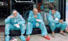 Những trái tim nhân ái rực sáng trong bão COVID-19 ở TP.HCM một năm trước