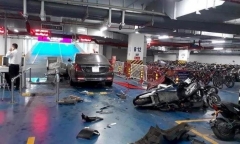 Cho thôi việc bảo vệ lái Mercedes Maybach tông loạt xe máy trong hầm chung cư