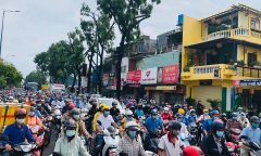 Ảnh: Gò Vấp phải xả chốt phong toả vì dòng phương tiện ùn ứ cả km