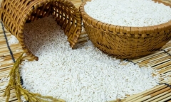 Đặt thùng gạo nhớ nguyên tắc '2 kín – 1 đầy'