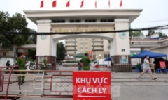 Ảnh: Bệnh viện Bạch Mai trước giờ gỡ bỏ lệnh cách ly